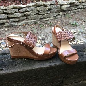 Like new brown Antonio Melani wedge sandals